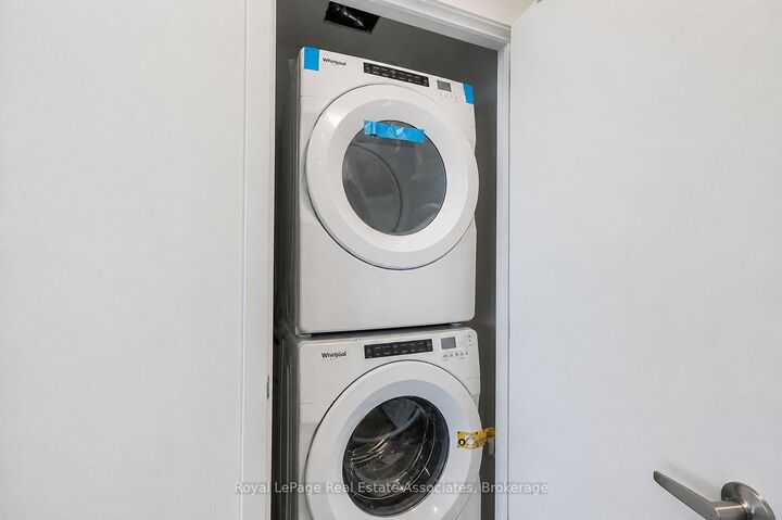 Property Photo:  3401 Ridgeway Drive 312  ON L5L 0B9 