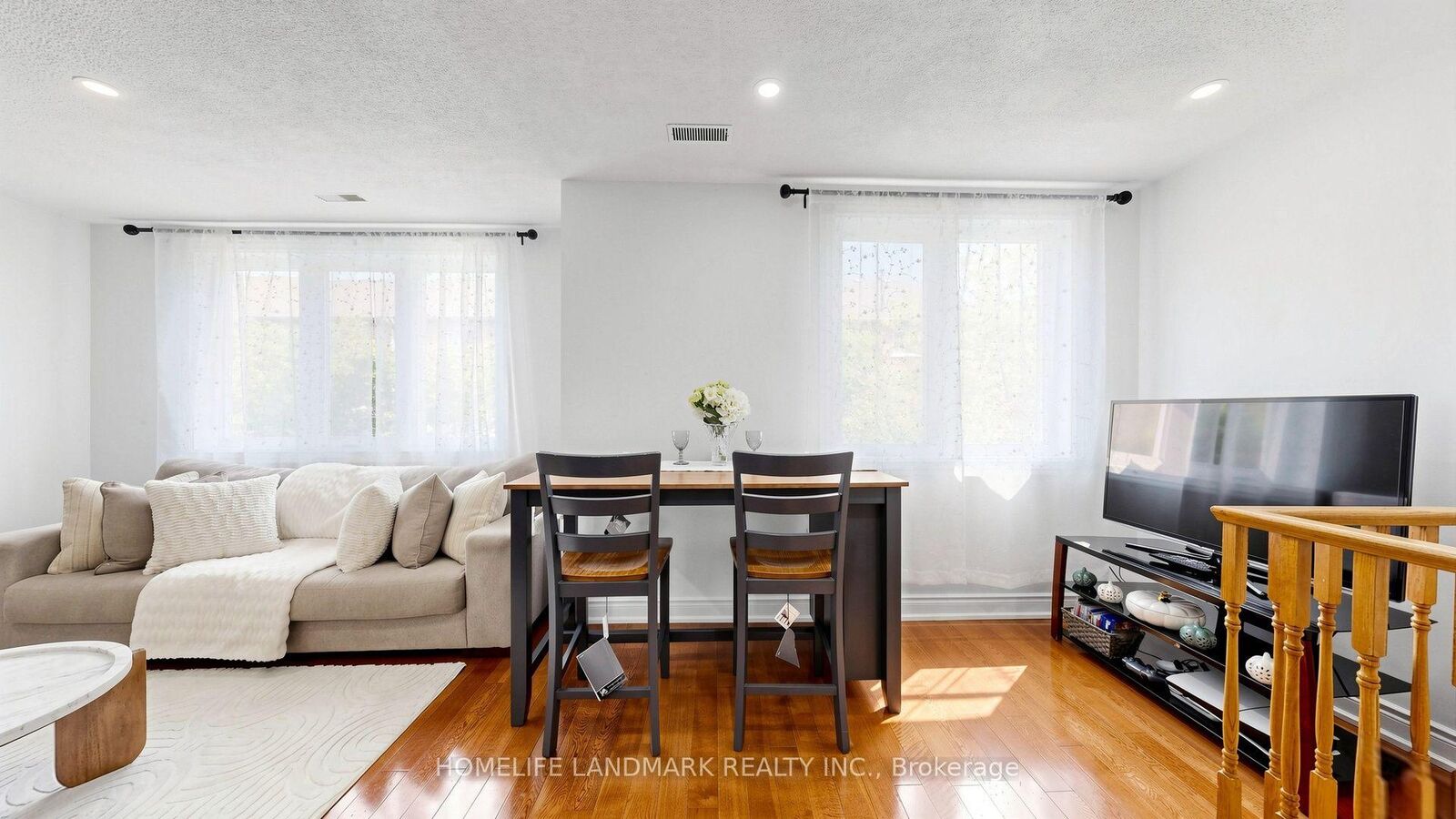 Property Photo: 75 Weldrick Road E 318 ON L4C 0H9
