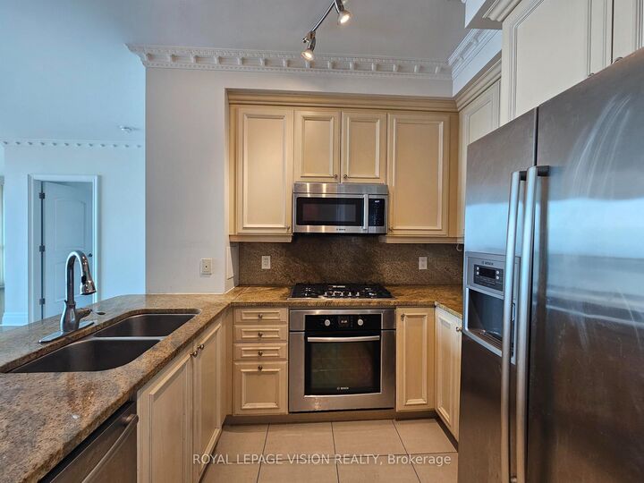 Property Photo: 16 Harbour Street 3810 ON M5J 2Z7