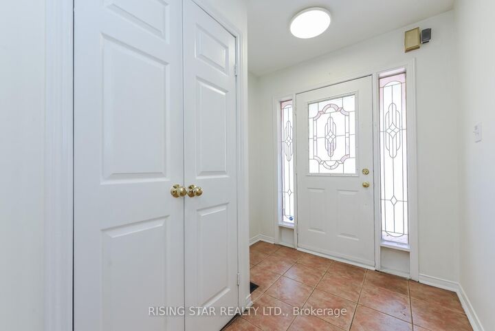 Property Photo: 16 Elmpark Court ON L6P 1A8