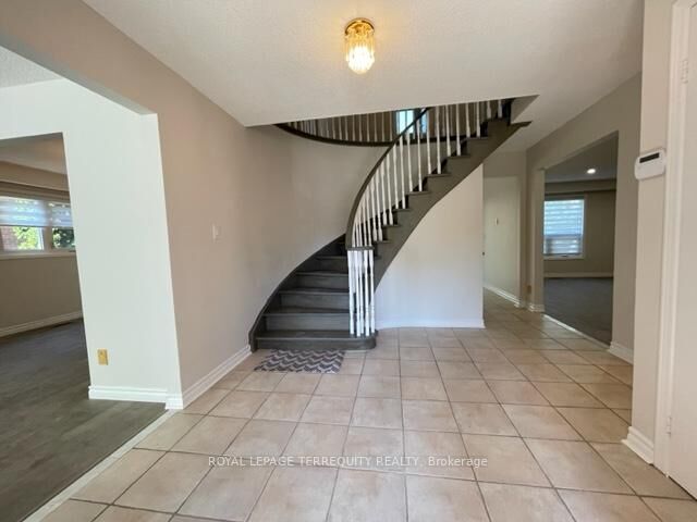 Property Photo:  743 Fieldstone Road  ON L5C 3K7 