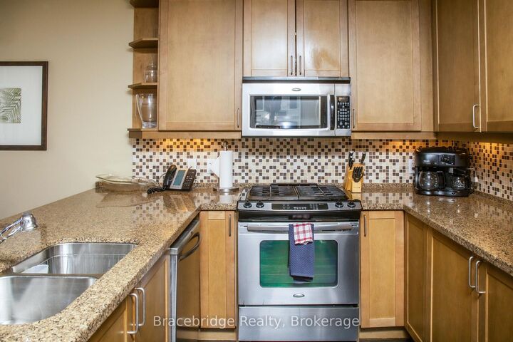 Property Photo:  1869 Muskoka Road 118 Highway W G102-C2  ON P1L 1W8 