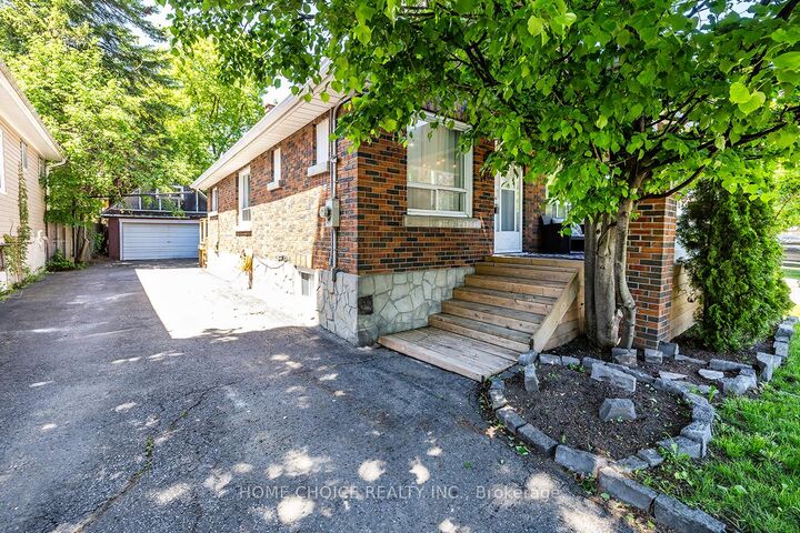 Property Photo:  140 Gladstone Avenue  ON L1J 4E7 