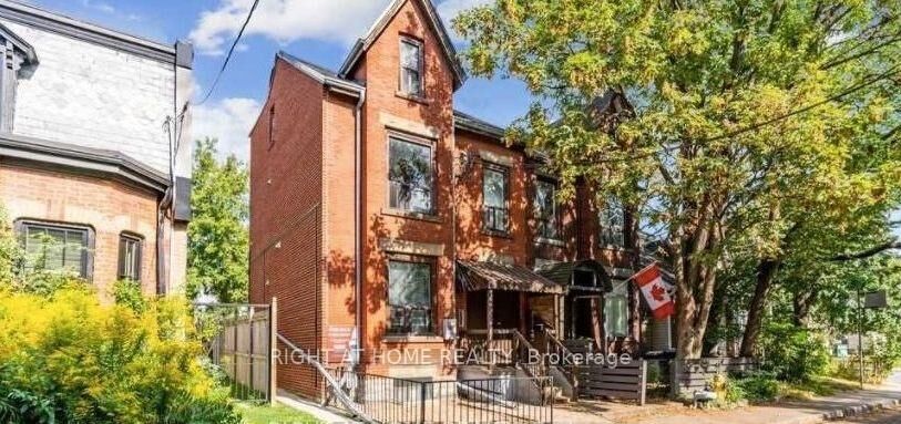 Property Photo: 27 Hamilton Street #202 ON M4M 2C6