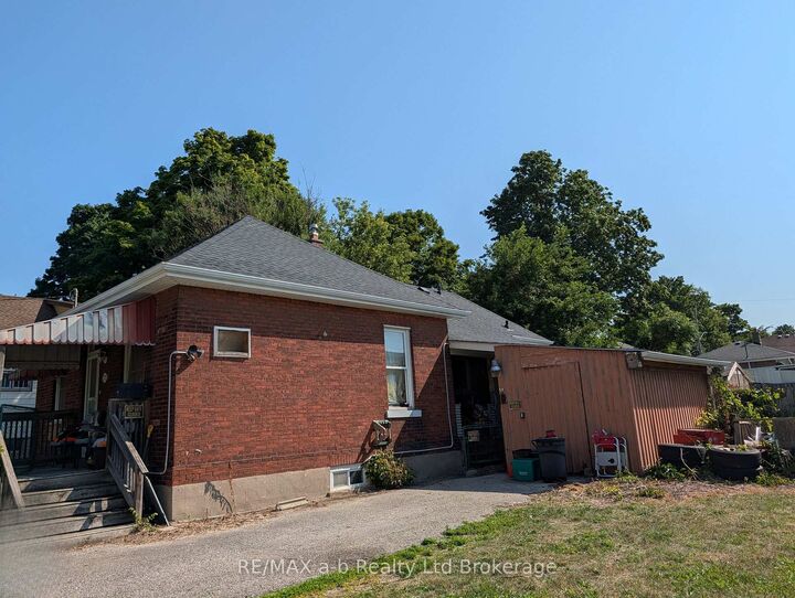 Property Photo:  77 Hincks Street  ON N4S 3X2 