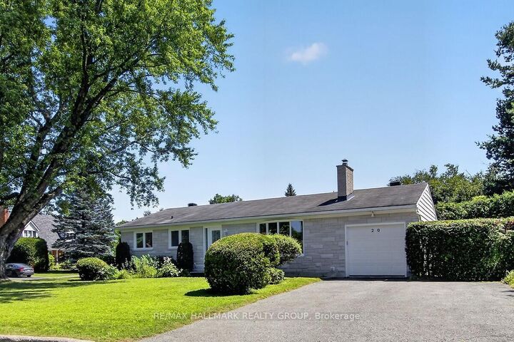Property Photo: 20 Cramer Drive ON K2H 5X5