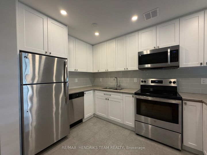 Property Photo: 33 Leaside Drive 203 ON L2M 4G2