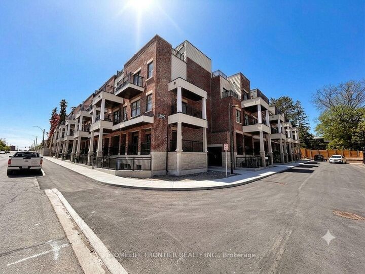 Property Photo: 15100 Yonge Street 11B ON L4G 4C8