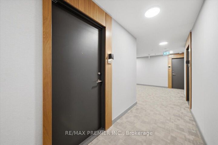 Property Photo: 25 Neighbourhood Lane 515 ON M8Y 0C4