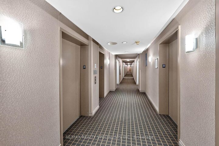 Property Photo:  135 Hillcrest Avenue 2009  ON L5B 4B1 