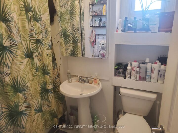 Property Photo: 134 Simcoe Street S 2 ON L1H 4G9