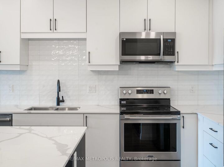 Property Photo: 3900 Savoy Street 121 ON N6P 0E3