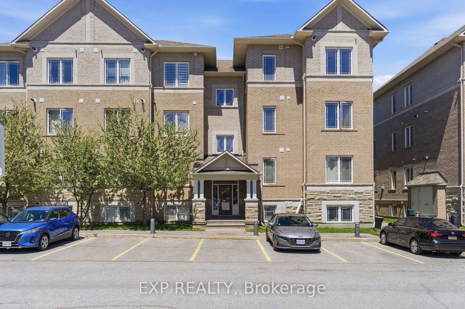 Property Photo:  369 Paseo Private 8  ON K2G 4N7 