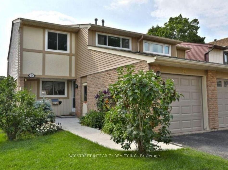 Property Photo: 1580 Lancaster Drive 29 ON L6H 2Z5