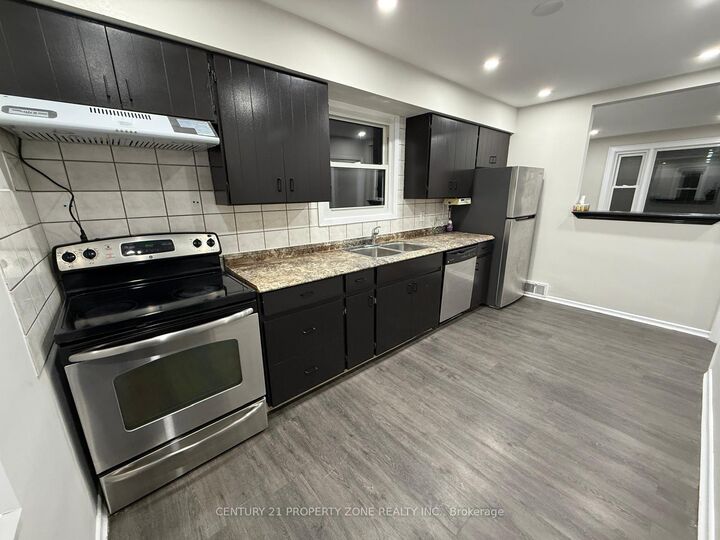 Property Photo:  6300 Corwin Crescent  ON L2G 2M1 
