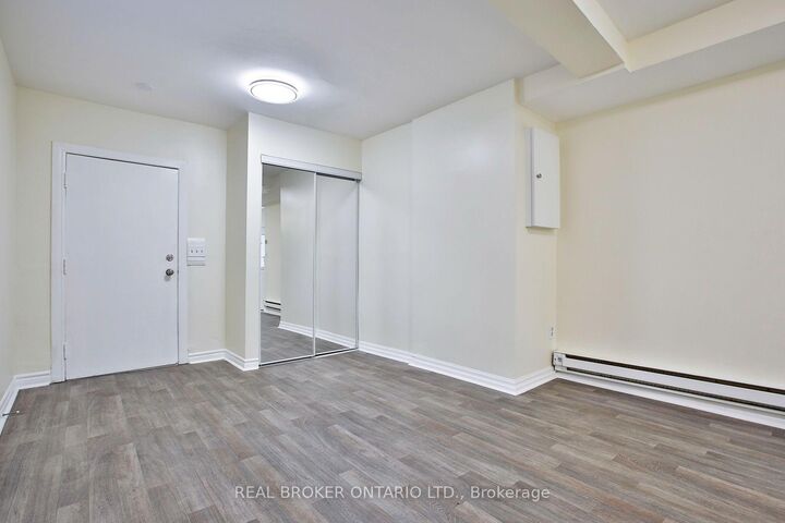 Property Photo: 53 Maria Street 5 ON M6P 1W1