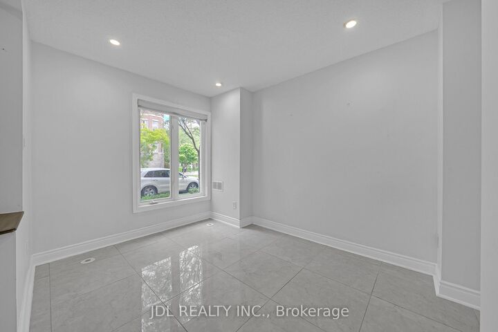 Property Photo:  25 Galleria Parkway  ON L3T 0A3 