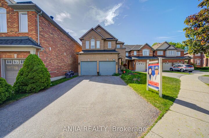 Property Photo: 132 Estate Garden Drive ON L4E 3X8