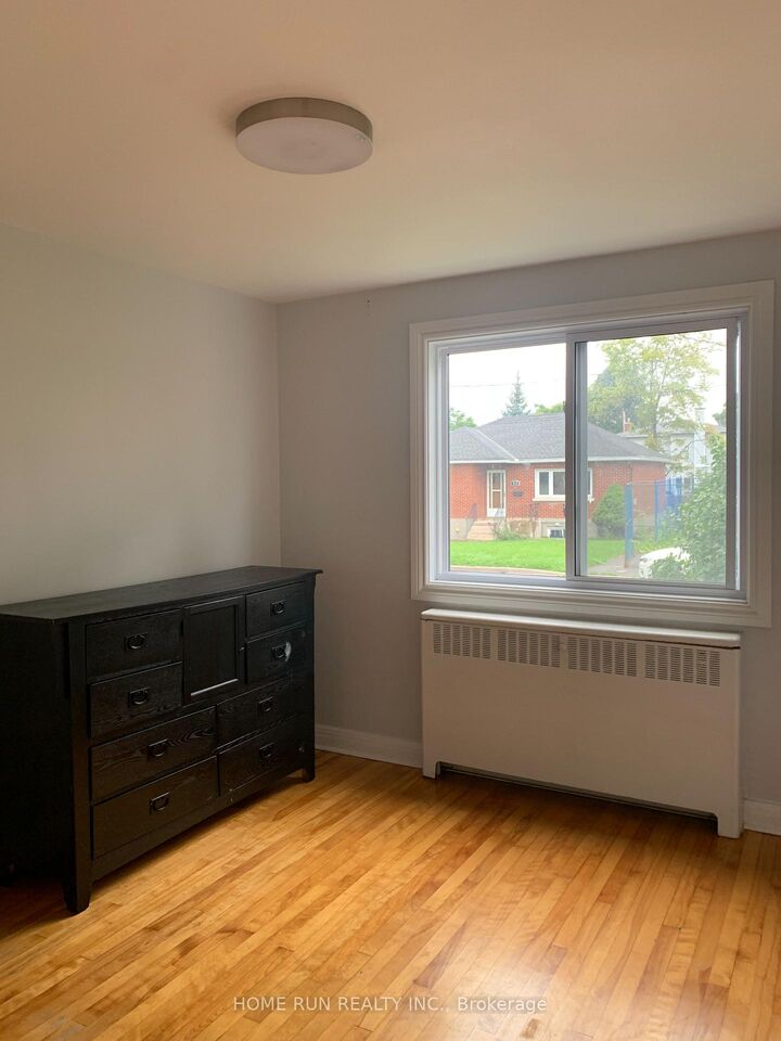 Property Photo:  96 Ontario Street 2  ON K1K 1K9 