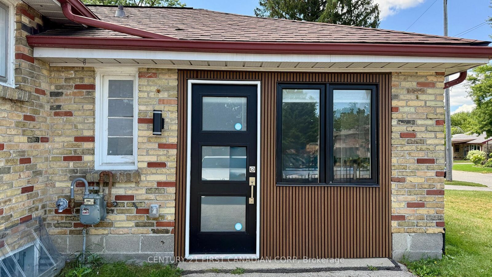 Property Photo: 1473 Adelaide Street N Unit 2 ON N5X 1K3