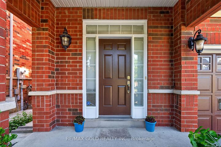 Property Photo: 40 Dunure Crescent ON L7A 2Y6