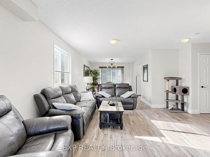 Property Photo: 6 Booth Lane ON L4N 0S4