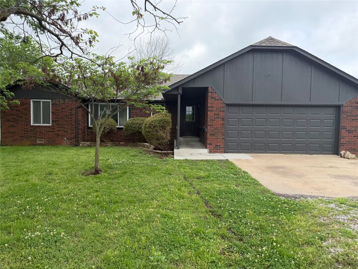 Property Photo:  11412 N 193rd East Avenue E  OK 74055 