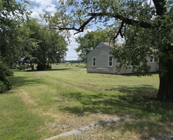 Property Photo: 602 W Spruce Street N OK 74436