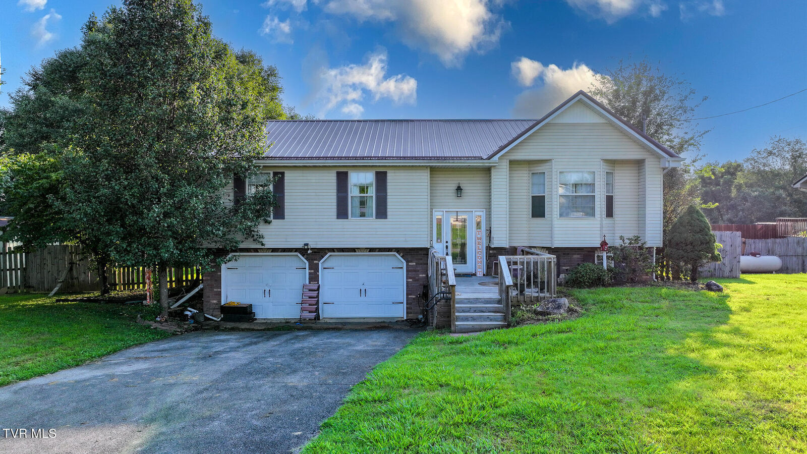 Property Photo:  139 Lou Fox Drive  TN 37690 