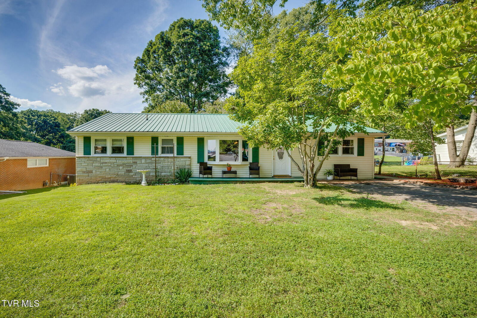 Property Photo: 413 Holly Street TN 37645