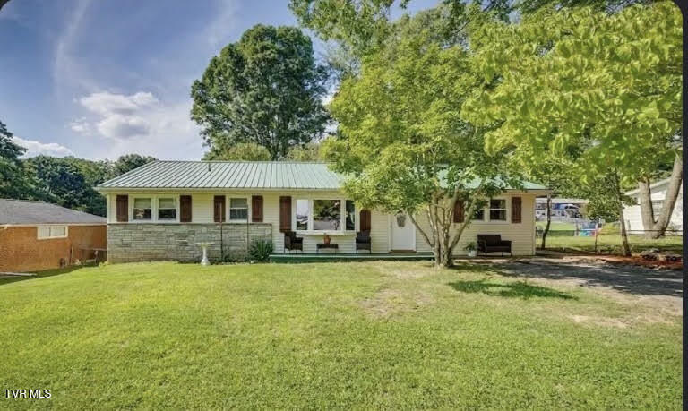 Property Photo: 413 Holly Street TN 37645