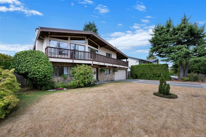 Property Photo: 1821 Penshurst Rd BC V8N 2N8