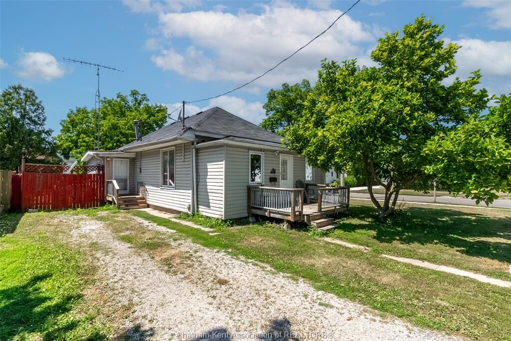 Property Photo: 252 Wellington Street East ON N7M 3P5