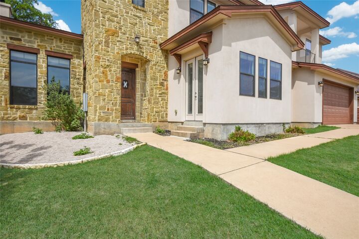 Property Photo:  18400 Lakepoint Cove  TX 78645 