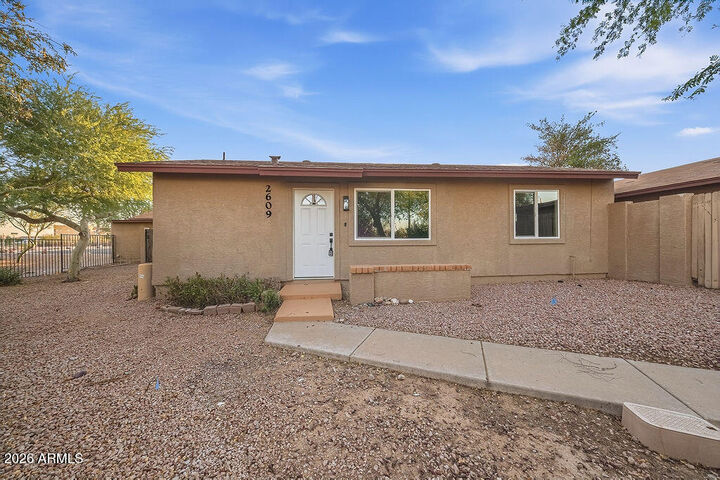 Property Photo:  2609 E Lemon Street  AZ 85288 