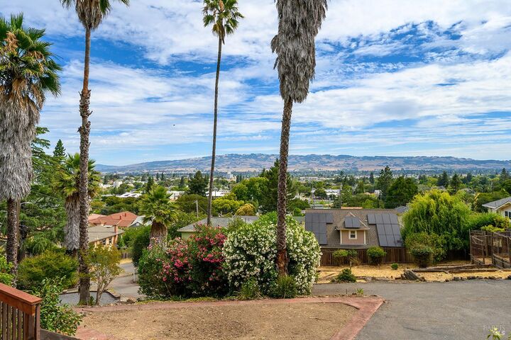 Property Photo: 25 35 Linda Vista Terrace CA 94952
