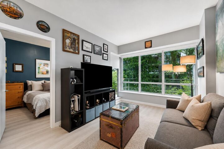 9060 University Crescent 002 — photo 1