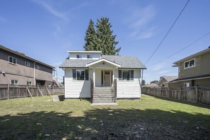 7520 Canada Way — photo 1