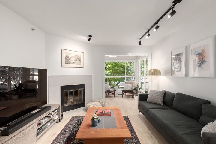 2272 Dundas Street 203 — photo 1