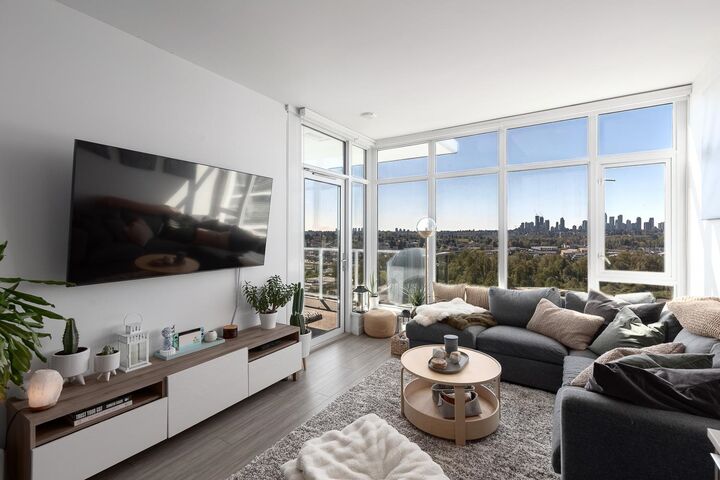 Property Photo: 2351 Beta Avenue 2209 BC V5C 0M2