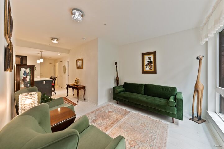 Property Photo: 733 W 3rd Street 205 BC V7M 0C8