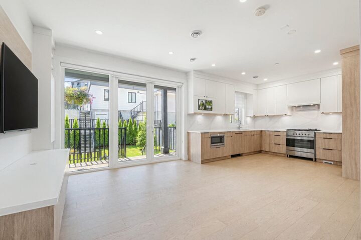 Property Photo:  2972 Venables Street  BC V5K 2R9 