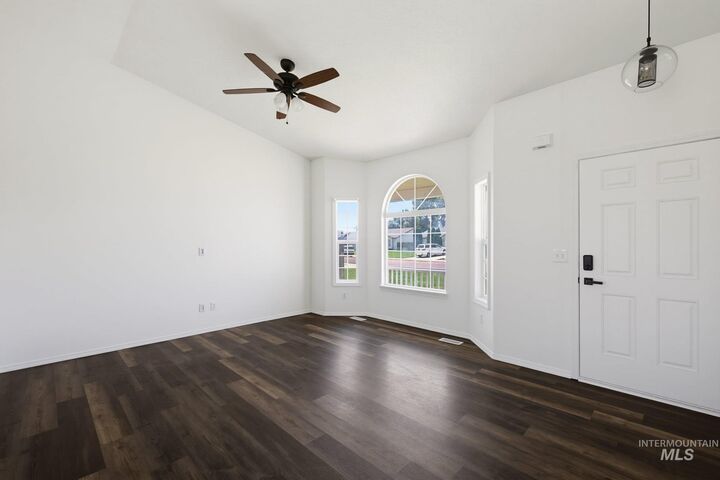 Property Photo:  817 Settlers Dr  ID 83605 