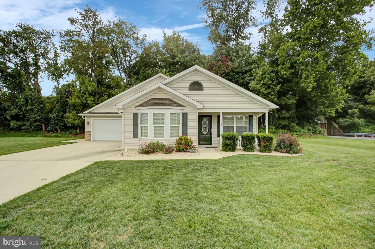 Property Photo:  101 Colonial Court  PA 17257 