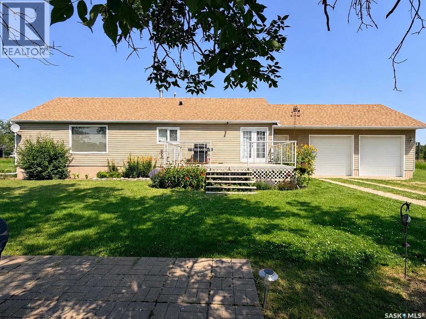Property Photo:  252 Railway Avenue  SK S0C 0X0 