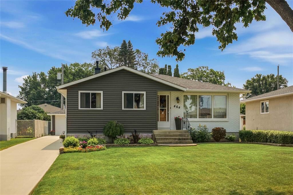 Property Photo:  464 Sly Drive  MB R2V 2H4 