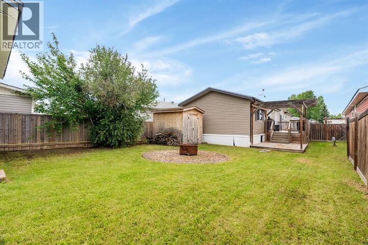 Property Photo:  224 Clausen Crescent  AB T9K 2H7 