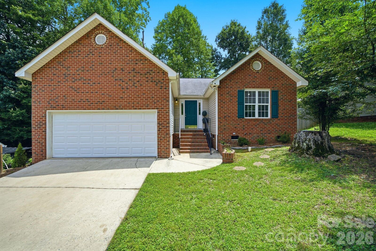 Property Photo:  1008 Raywood Court  NC 28104 