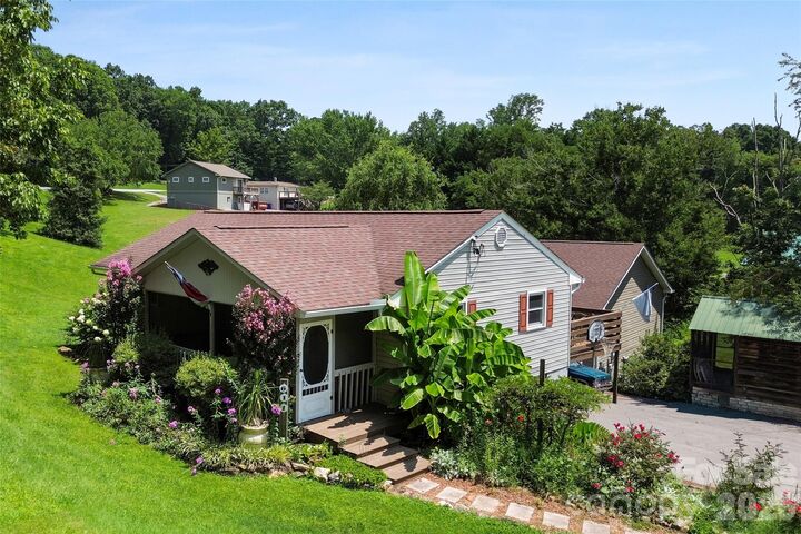 Property Photo: 611 Pole Creasman Road NC 28806