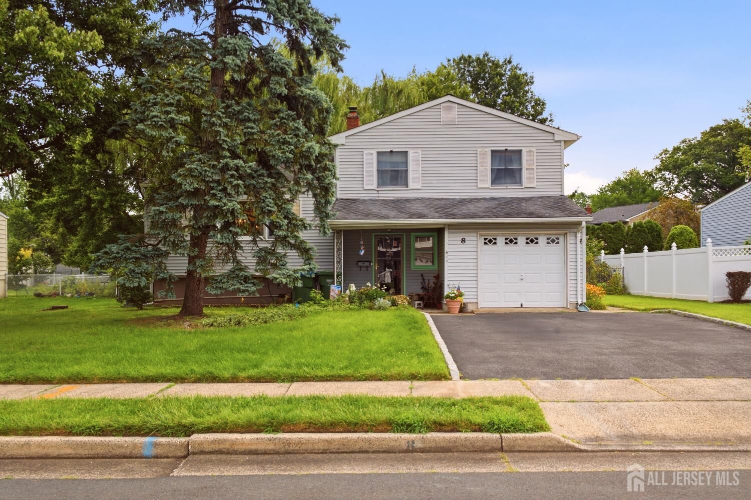Property Photo:  8 Growney Street  NJ 08817 